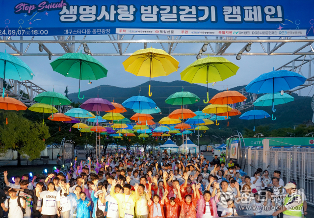 연도별 시군구 단위 자살 사망률의 고위험 지역(붉은색)과 저위험 지역(푸른색) 분포. 대구대 박종호 교수와 광주대 백재성 교수