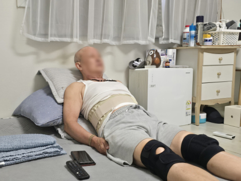 [이웃사랑] 일하다 다친 허리…수술 잘못돼 누워서 생활