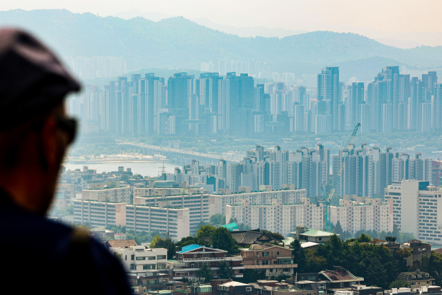 서울 남산에서 바라본 서초구 일대 아파트. 연합뉴스