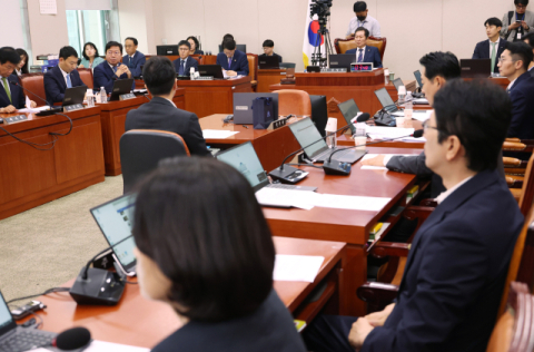 野, 법사위 소위서 김건희·채상병특검법 단독 의결…與 “더 악화된 법안”