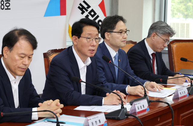 국민의힘 김상훈 정책위의장(왼쪽 두번째)이 9일 오전 국회에서 열린 플랫폼 공정경쟁 촉진 및 티몬·위메프사태 재발 방지 입법방향 당정협의회에 참석해 발언하고 있다. 연합뉴스