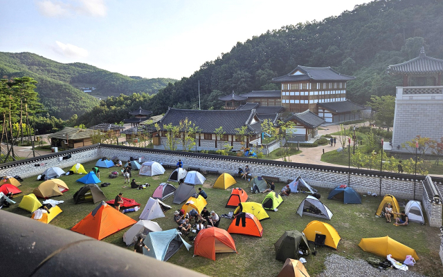 전국에서 모여든 500여명의 백패커들이 7일과 8일 이틀간 안동 도산권역에서 트레킹을 즐기면서 안동의 자연과 문화의 매력에 흠뻑 빠졌다. 안동시 제공