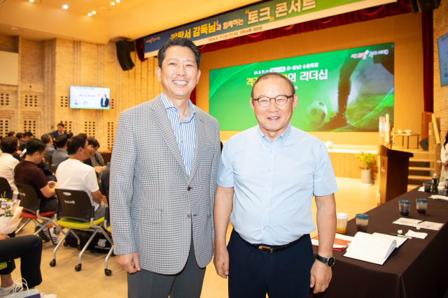 경북 구미시는 11일 박항서 축구 감독을 초청해 