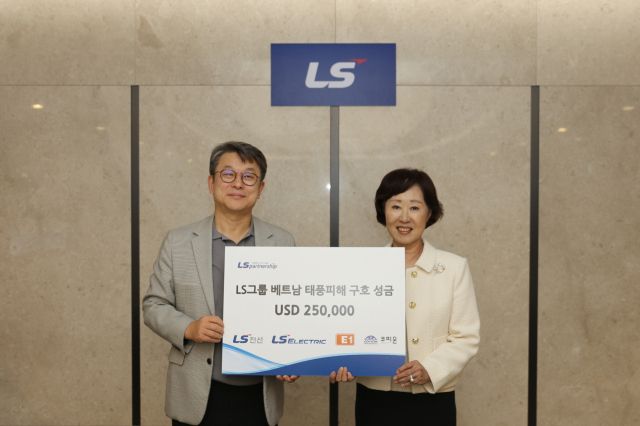 왼쪽부터 안원형 (주)LS 사장(경영지원본부장), 전옥경 코피온 총재