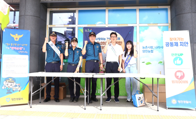 영천경찰서는 추석을 앞두고 영천공설시장에서 경찰행정서비스 제공과 홍보 활동을 하는 