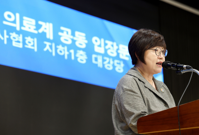 최안나 대한의사협회 대변인이 13일 오후 서울 용산구 대한의사협회 회관에서 의료대란 관련