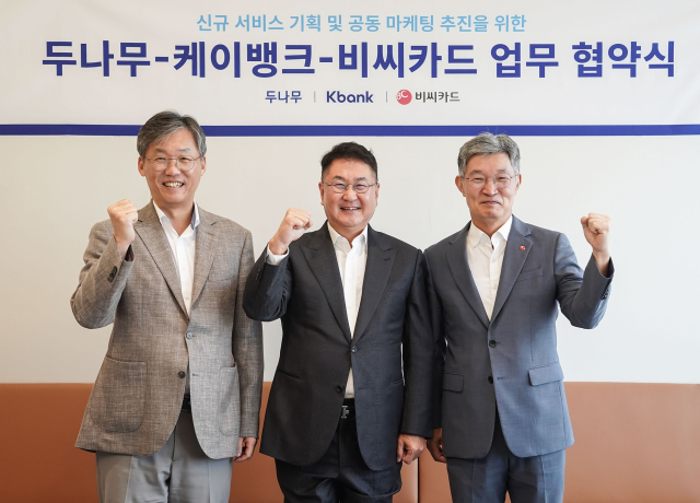 왼쪽부터 최우형 케이뱅크 은행장, 이석우 두나무 대표, 최원석 BC카드 대표이사 사장.