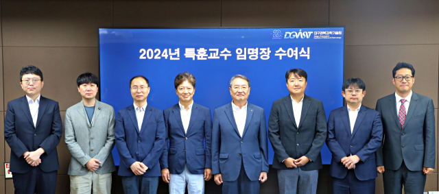 왼쪽부터 최종민, 서대하, 유성운, 곽준명 교수와 이건우 총장, 임성훈, 김예성, 장경인 교수. DGIST 제공.