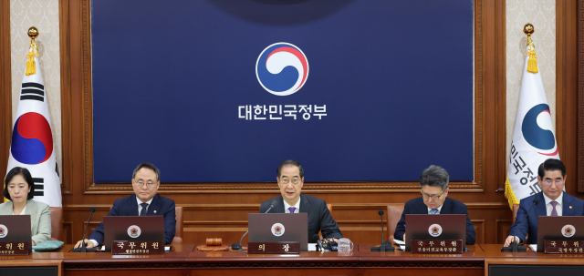 한덕수 국무총리가 30일 서울 종로구 정부서울청사에서 열린 국무회의에서 발언하고 있다. 연합뉴스
