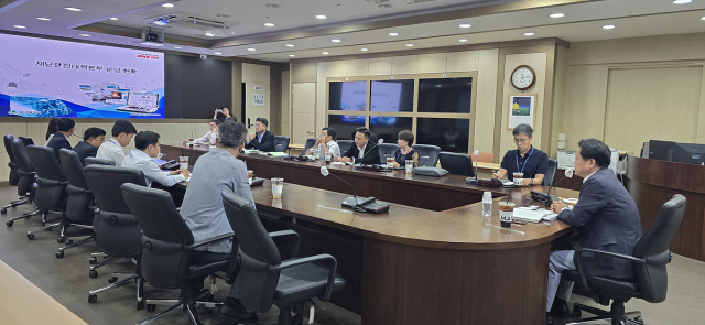 지난달 30일 베트남 다낭시의 곰우원 연수단이 대구 재난안전 상황실 등을 방문했다. 대구시 제공