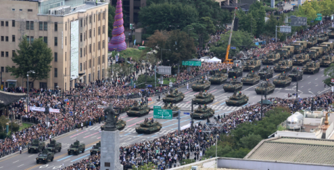 건군 76주년 국군의 날 기념식…현무-5·美B-1B 위용 과시