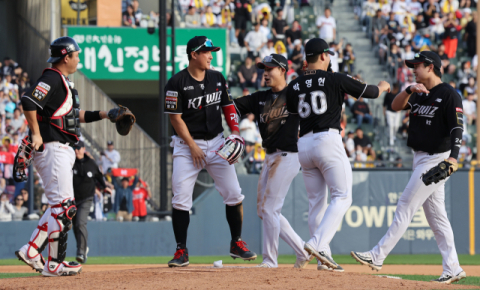 kt에 강한 임찬규 vs LG에 약한 엄상백…준PO 2차전 선발 맞대결