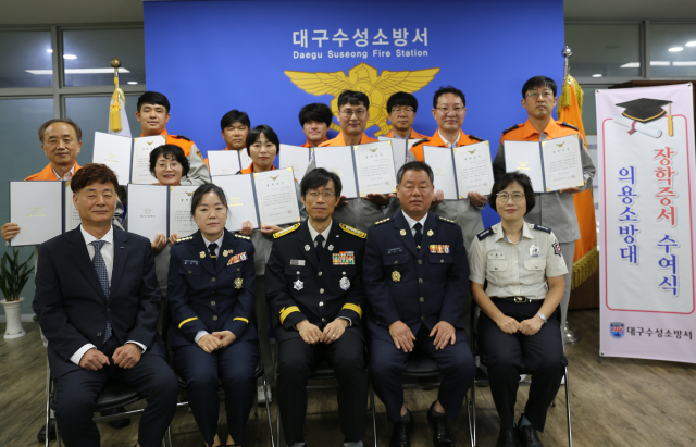 대구수성소방서(서장 김기태)는 8일 2024년 2학기 의용소방대 장학생 선발에 따른 장학증서 수여식을 개최했다고 밝혔다. 수성소방서 제공