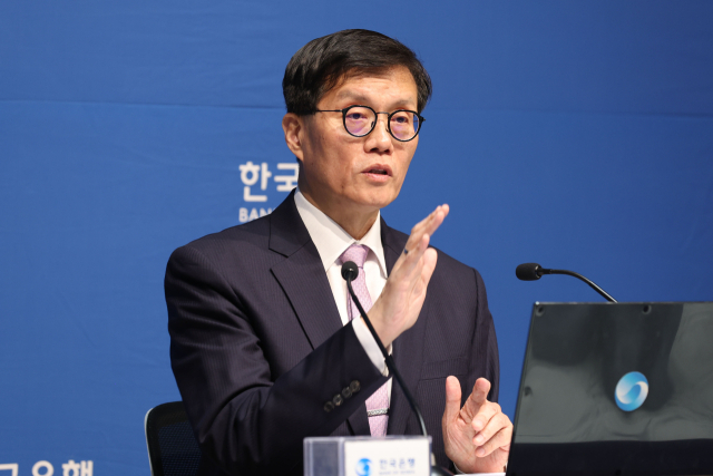 이창용 한국은행 총재가 11일 서울 중구 한국은행에서 열린 통화정책 방향 기자 간담회에서 발언하고 있다. 연합뉴스