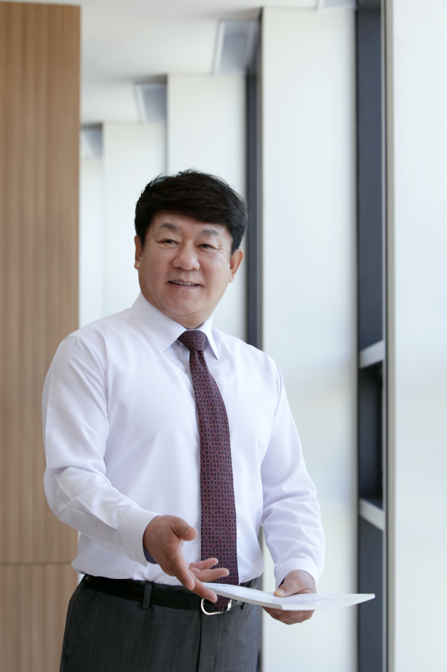 대구 출신 김윤식 신협중앙회장이 아시아신협연합회(ACCU) 회장 4연임에 성공했다. ACCU 회장 4연임은 한국신협은 물론 ACCU 사상 처음있는 일이다. 2024.10.11. 신협중앙회 제공