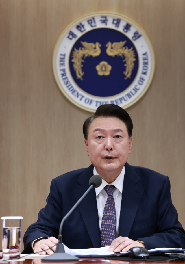 윤석열 대통령이 15일 서울 용산 대통령실 청사에서 열린 국무회의에서 발언하고 있다. 연합뉴스