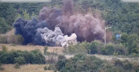 CCTV에 잡힌 北 경의·동해선 도로 폭파 장면…MDL 10m 앞 폭파에 카메라도 '흔들'