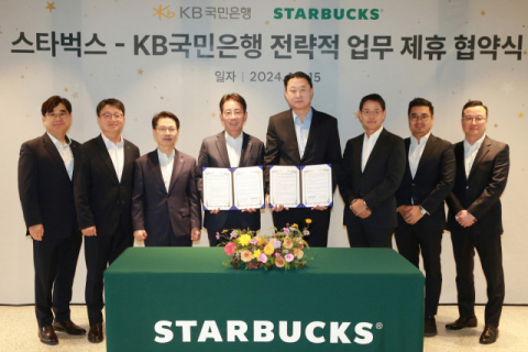 스타벅스와 손잡은 KB국민은행, 간편결제 지원하고 제휴통장 출시