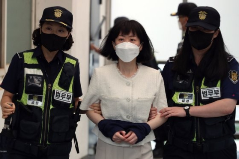 친부 살해 혐의 무기수 김신혜 재심서 '무죄'