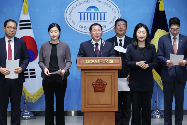 이상휘 국민의힘 미디어특위 위원장은 20일 탄핵안 표결 직후 당 내부 상황 보도에 대해 사실 확인 후 보도를 해줄 것을 언론인들께 요청한다고 밝혔다. 이상휘 위원장이 지난 9월 26일 국회에서 