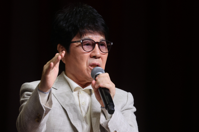 가수 조용필이 22일 오후 서울 용산구 블루스퀘어에서 열린 정규 20집