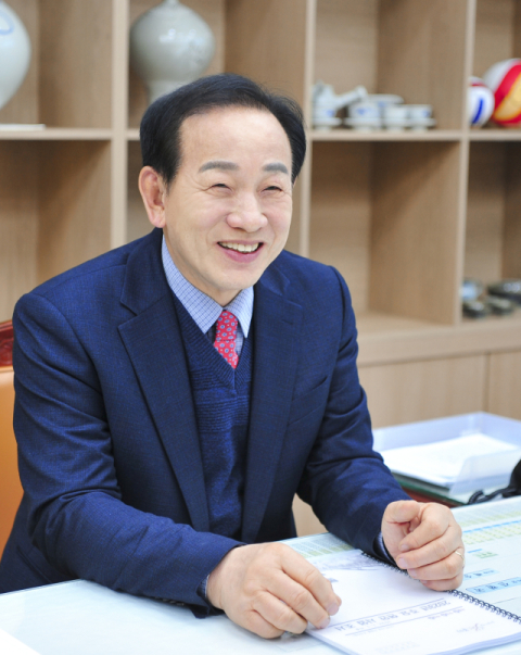비리 부하직원 수사 의뢰 안한 신현국 문경시장, 불구속 기소