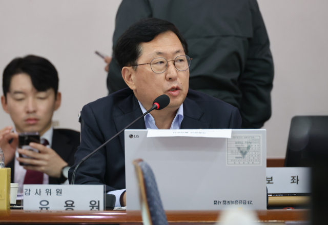 국민의힘 유용원 의원이 22일 육군 제2작전사령부에서 열린 국회 국방위원회 국정감사에서 질의하고 있다. 연합뉴스