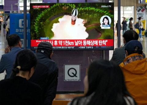 김정은 “최신형 탄도미사일 발사 성공…최종완결판 ICBM”