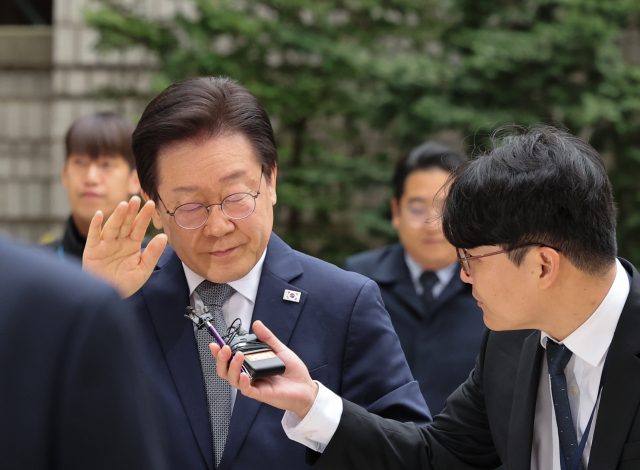 더불어민주당 이재명 대표가 29일 오전 서울 서초구 서울중앙지법에서 열린 