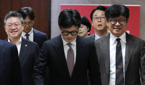 대통령실 향해 압박 강도 높인 韓…'야권 탄핵 공세 빌미될라' 우려도