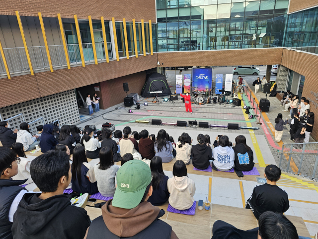 지난 2일 영양군청소년수련관 어울림터마당 야외무대에서 지역 청소년 주도로 개최된 