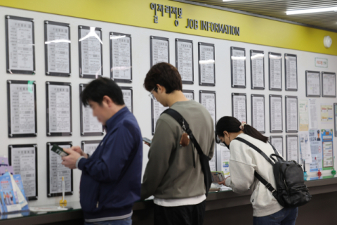 46개월 만 취업률 하락 전환…실업률은 4년 내 최고