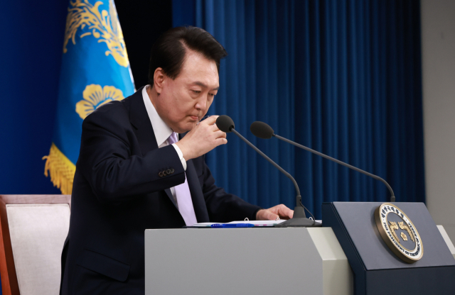 윤석열 대통령이 7일 오전 서울 용산 대통령실 청사 브리핑실에서 