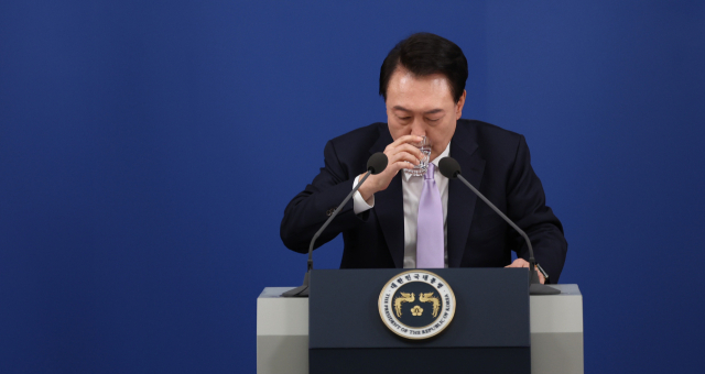윤석열 대통령이 7일 오전 서울 용산 대통령실 청사 브리핑실에서 