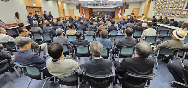 안동지역 100여개 민간단체 대표들은 7일 안동시청 소통실에서 긴급 모임을 갖고