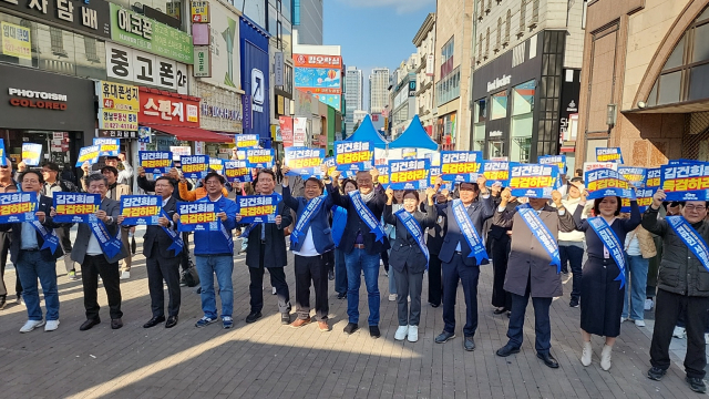 더불어민주당 대구시당이 11일 대구 중구 동성로 옛 대구백화점 앞 광장에서 