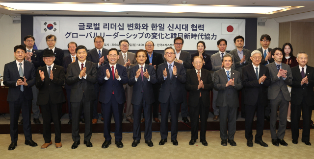 11일 오후 서울 중구 프레스센터에서 열린 한일친선협회중앙회 주최 한일 전문가·언론인 세미나에서 조태열 외교부 장관, 주호영 한일의원연맹 회장을 비롯한 참석자들이 기념촬영을 하고 있다. 연합뉴스