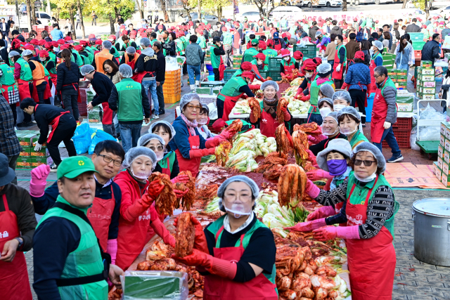 대구 동구청(구청장 윤석준)은 12일, 아양아트센터 야외마당에서 