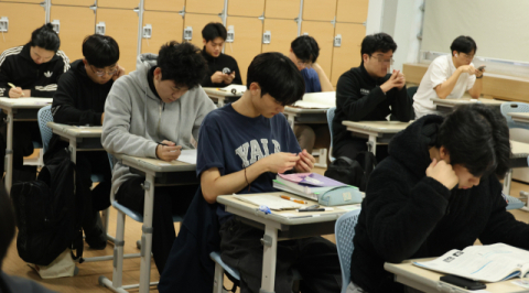 10분 일찍 울린 시험 종료 방송…수험생들 우왕좌왕, 고사장 혼란