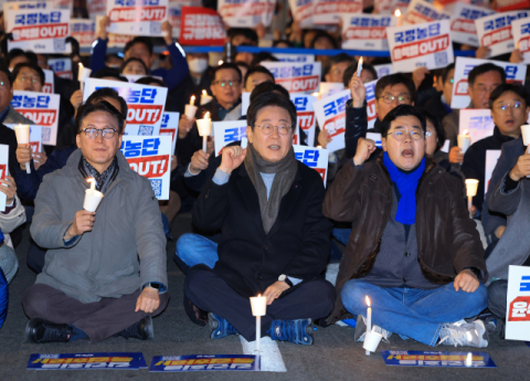 與, 장외집회 멈추지 않는 야당 향해 거센 비판…국회선 '입법 쿠데타' 장외에선 '사법부 압박'