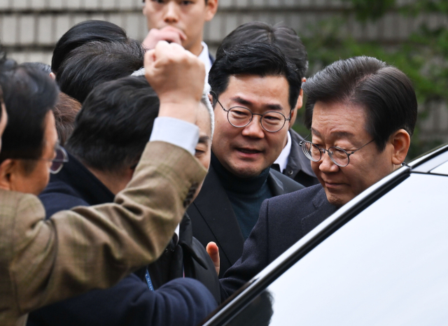 더불어민주당 이재명 대표가 25일 오후 서울 서초구 서울중앙지법에서 열린