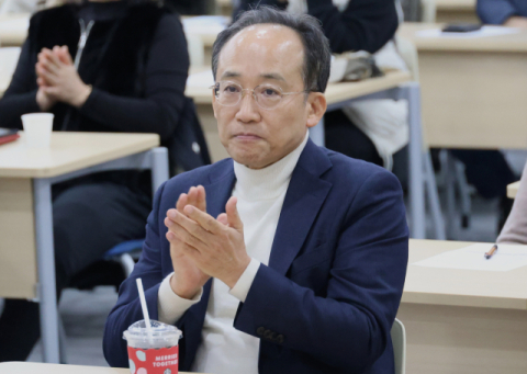 與, 당원게시판 논란에 