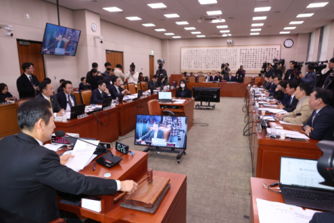 'APEC 지원 특별법' '회생법원 설치법' 국회 9부 능선 넘었다
