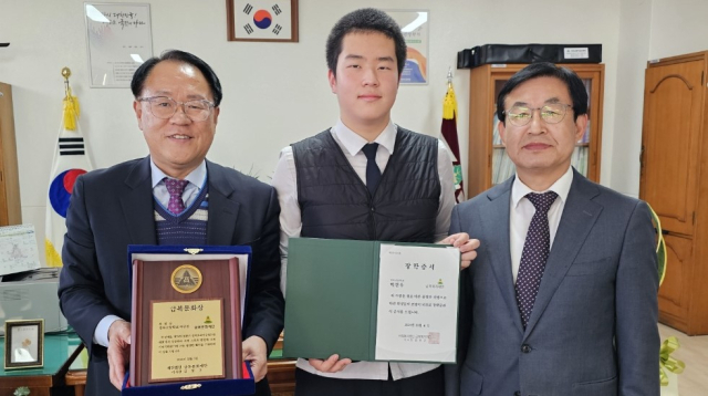 ㈜금복주는 금복장학재단을 통해 대구·경북 279개 고교 내 선행 학생에게 장학금을 전달했다. 금복주 제공