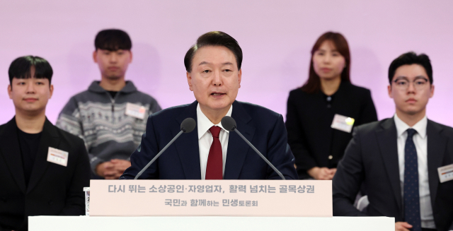 윤석열 대통령이 2일 충남 공주시 아트센터 고마에서 