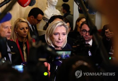 혼돈에 빠진 프랑스 정국…정부 붕괴시 시나리오는