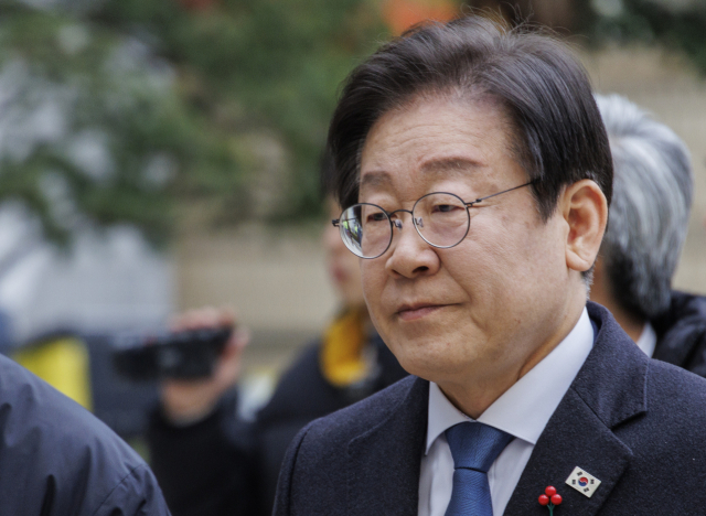 더불어민주당 이재명 대표가 3일 오전 서울 서초구 서울중앙지방법원에서 열린 대장동·백현동·위례신도시 개발비리 및 성남FC 불법 후원금 의혹 사건 1심 속행 공판에 출석하고 있다. 연합뉴스