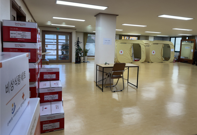 대구 수성구청이 황금동 아파트 화재 피해 주민들 위한 임시거주시설로 아파트 내 경로당을 지정했지만, 밤사이 이곳을 이용한 피해 주민은 한 명도 없던 것으로 파악됐다. 3일 오전 해당 경로당의 모습. 우태욱 기자 woo@imaeil.com