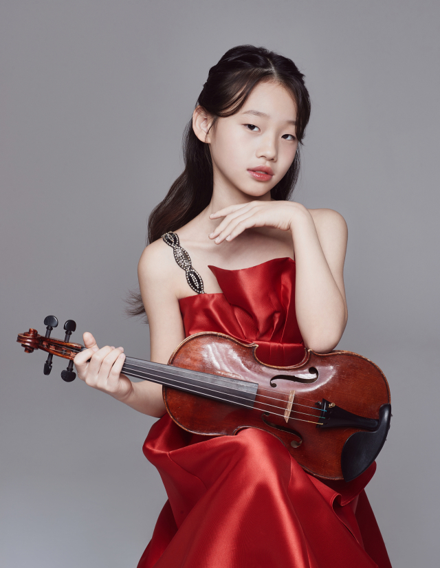 세계적 바이올리니스트의 꿈을 키우는 대구 동도초교 4학년생인 손서영 양이 자신이 받아온 장학금을 다른 어린이들을 위해 전액 기부했다.