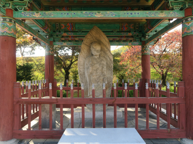조건부 이전 허가를 받은 영주동 석조여래입상. 영주시 제공